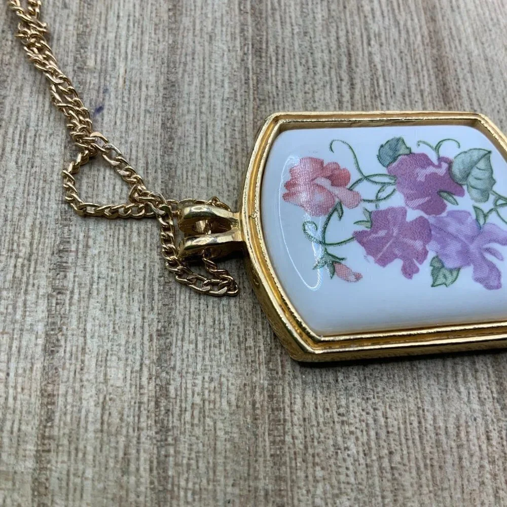 Avon Floral Purple Pink Gold Tone Porcelain Pendant Necklace
